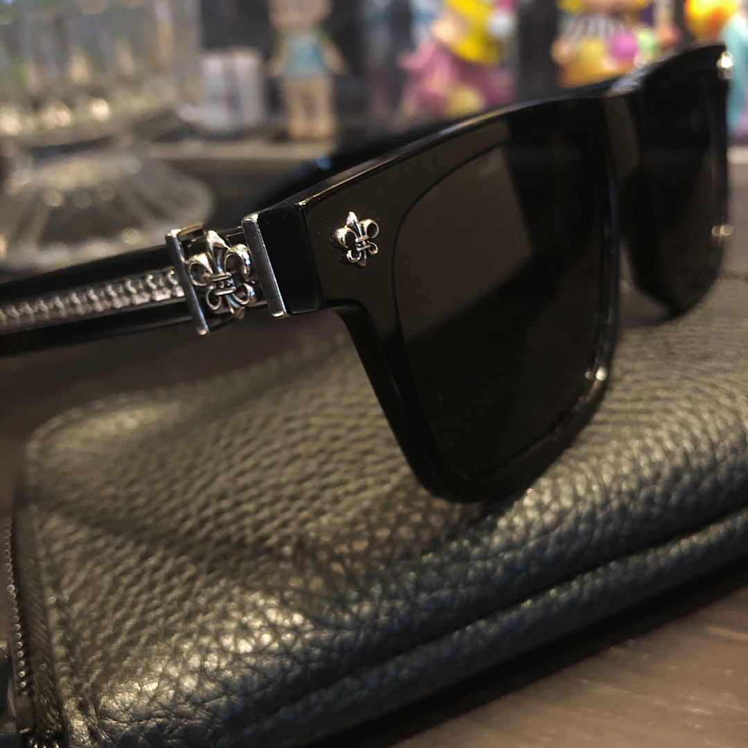 KKChromeHearts Black Frame SunglassesSame style as Yu Wenwen/Zheng Kai/Han GengSize: Lens width 56mm, Temple width 143mm, Total width 146mm
