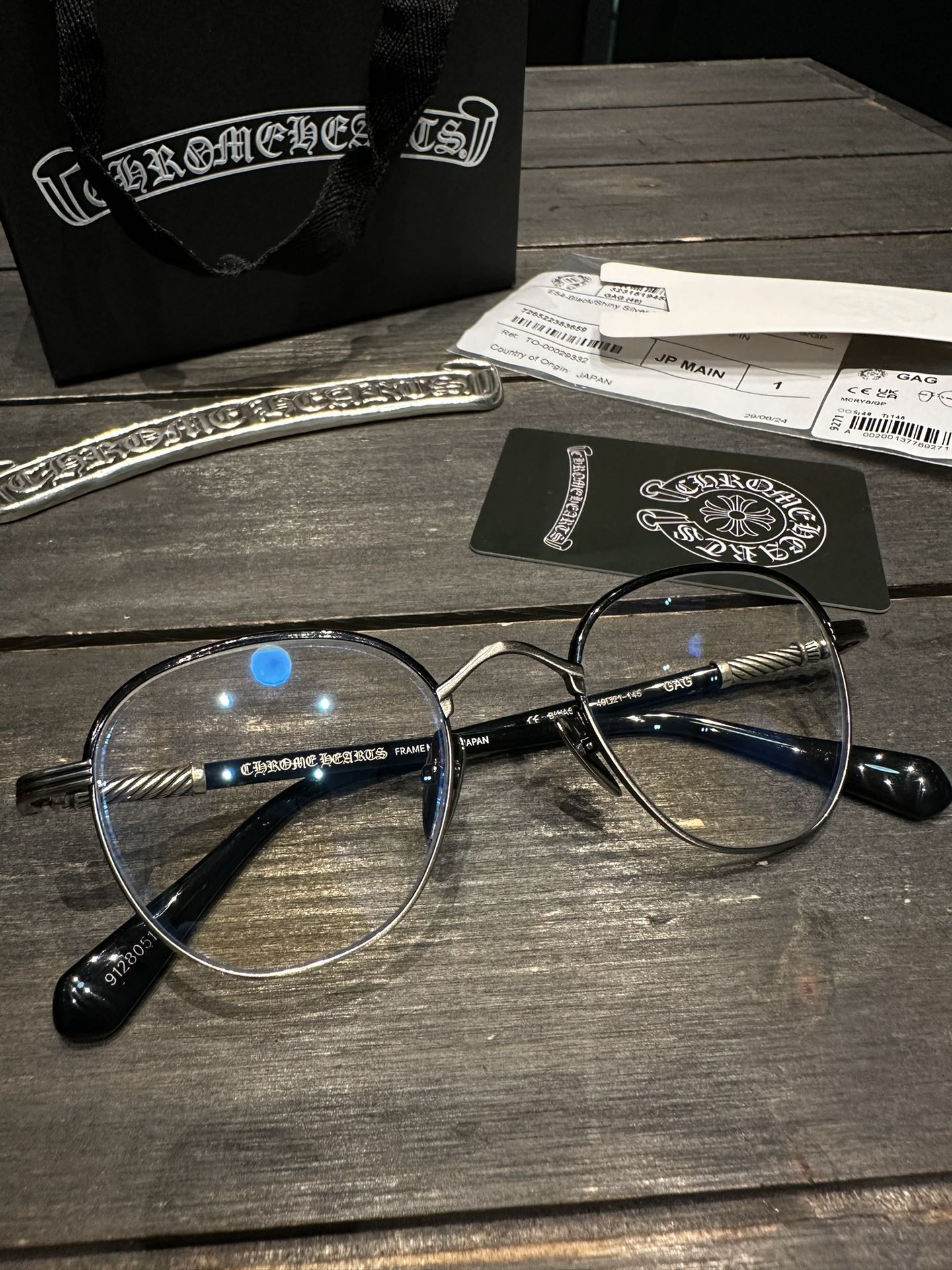 Chrome Hearts GAG EyeglassesExclusive silver version GAG eyeglasses, perfectly replicating details.We previously made a batch of silver version glasses, and recently some customers have been requesting them again.So we're making another batch!