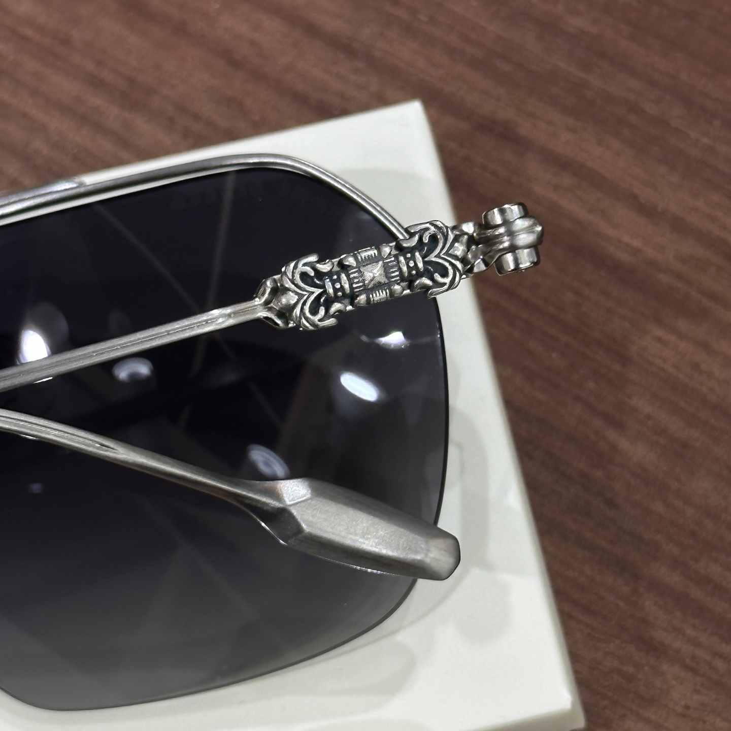 CH Sunglasses Model: STINGER Color: Silver Gray Size: 58-18-147