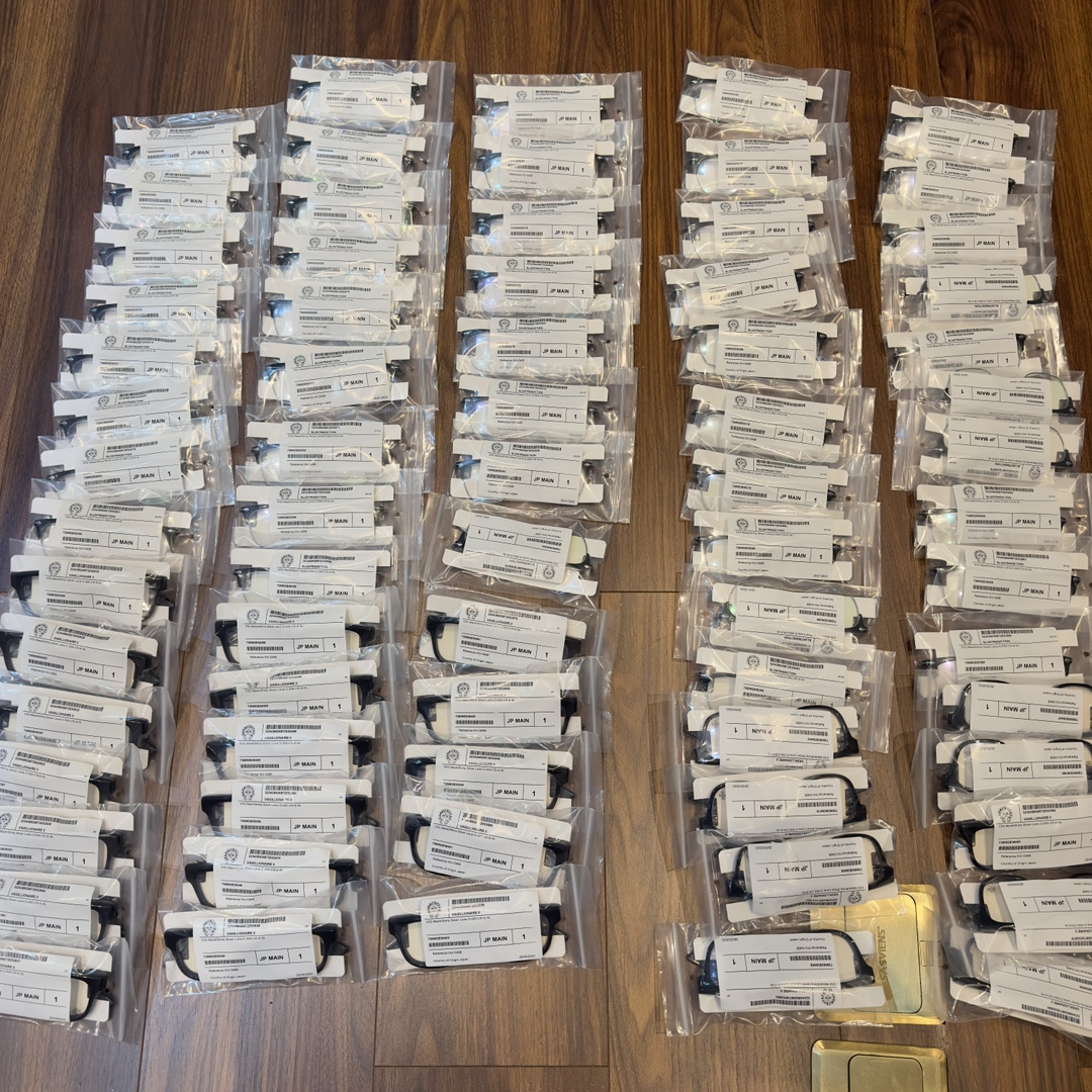 Chrome Hearts Xue Zhiqian Sterling Silver Glasses: Most on the market are cheap, using the most basic acetate and metal materials, and the details are poor... Ours are made of 925 silver and titanium, perfectly replicating the original. From mold mak