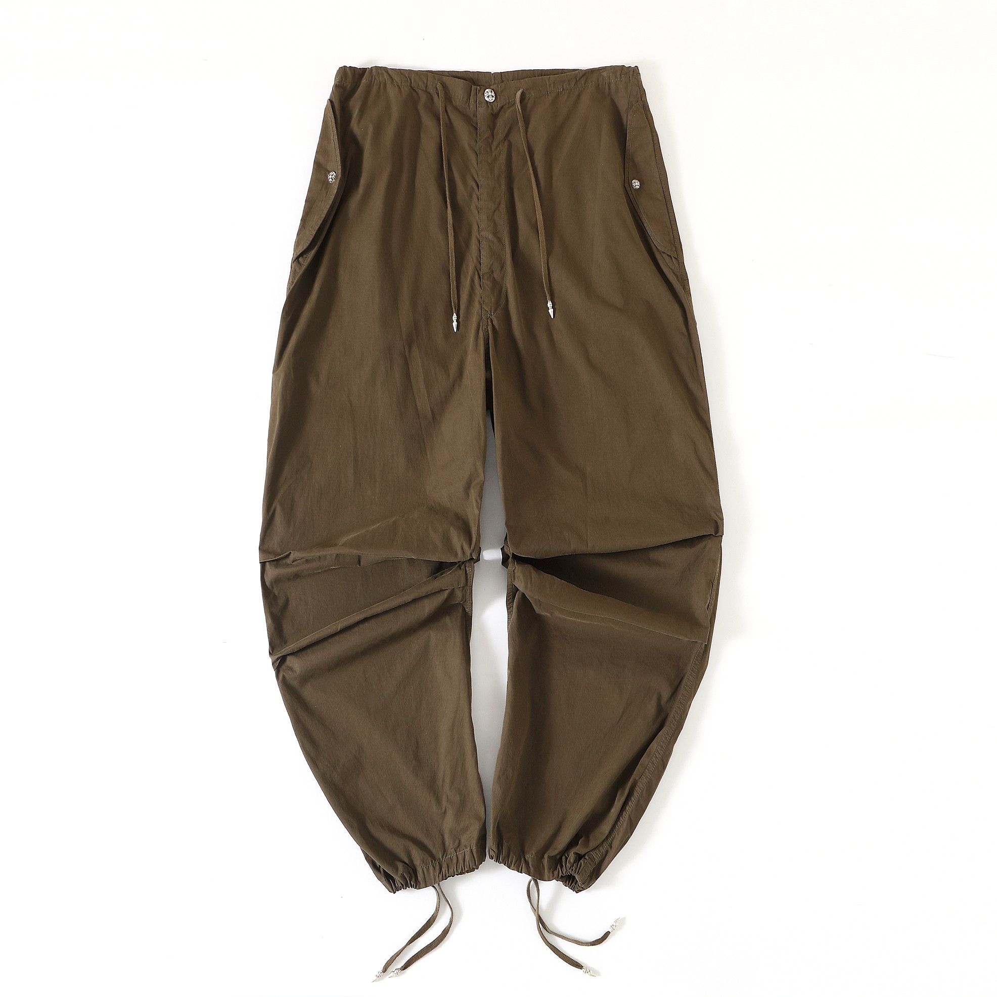 CH Chrome Hearts 24ss Drawstring Wide-Leg Paratrooper PantsOriginal version purchased for over 20,000 RMB. Made of military green custom-dyed pure cotton fabric, 200g, thick and breathable. Sizes are the same as the original, only one size available