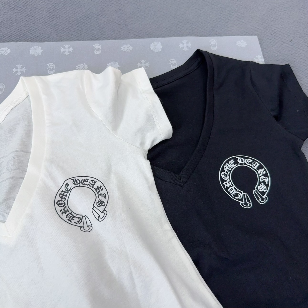 Chrome Hearts Popular V-Neck Women's Horseshoe Print Short-Sleeve T-ShirtMade from custom-dyed Yb pure cotton, soft and delicate, with matching neckline sizesSizes: S M L
