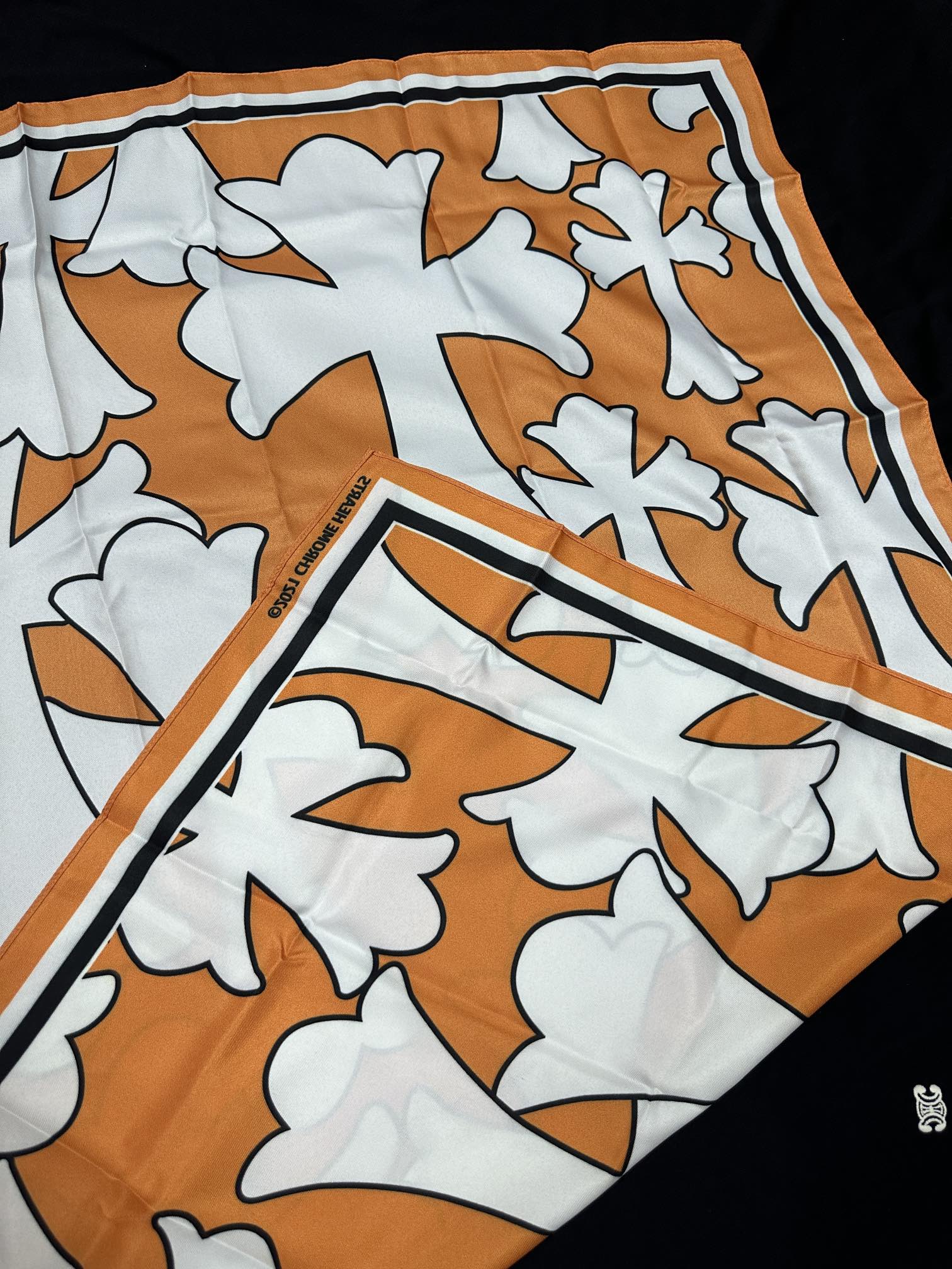 Exclusive online release of the new Chrome Hearts scarf, 6 months in the making. Every single one is of original quality. In short, everything you see is identical; the only difference is how you obtained it.