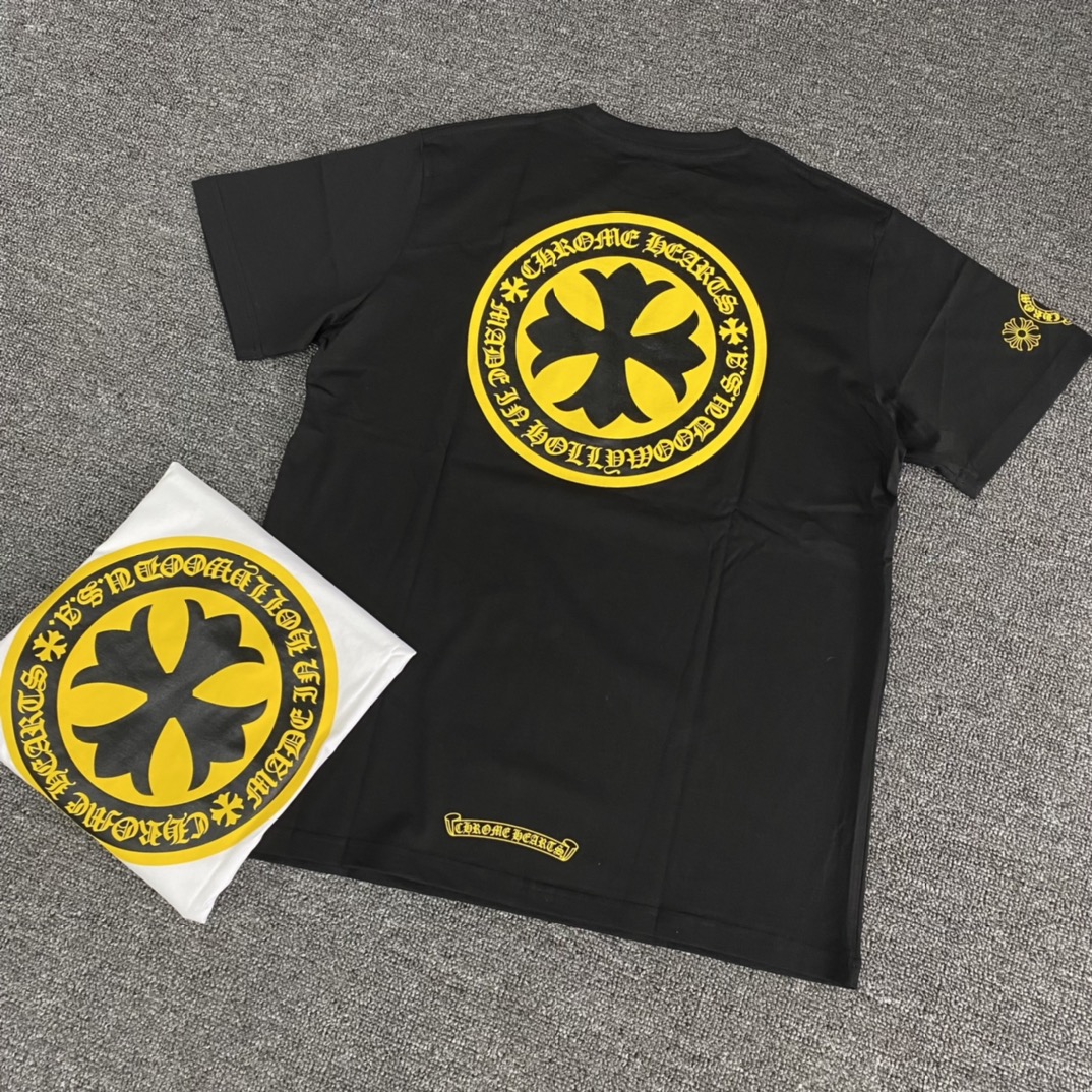Chrome Hearts CH23SS Gold Coin Cross Short-Sleeve T-ShirtFurniture: Custom-woven and dyed 40% count 230g pure cotton, single-sided reactive dyeing. The entire garment features a hand-printed thermosetting ink, resulting in a slightly matte finish r