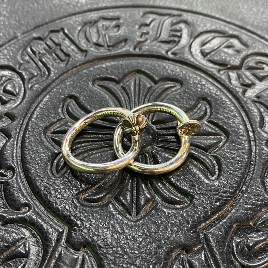 𝐂𝐡𝐫𝐨𝐦𝐞 𝐡𝐞𝐚𝐫𝐭𝐬 Nail RingTwo styles available: floral head nail and flat head nail925 sterling silver with an antique finish. Original purchase and redesigned.Chance of passing a Y-version. Easily save 2000.