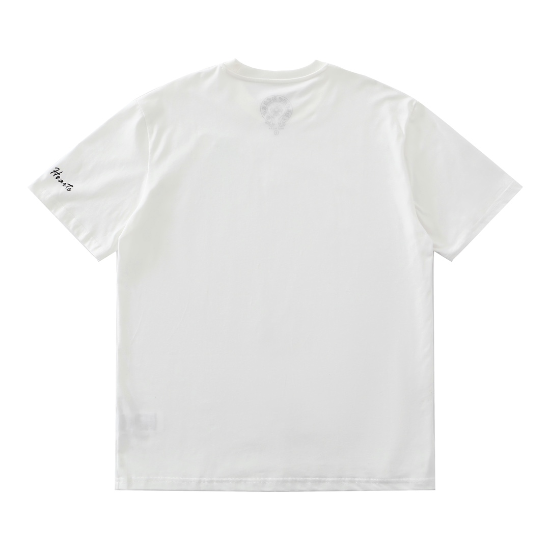 CH x Levi's Cross Short-Sleeve T-Shirt. Two colors, all sizes available. Made of 220g 26-knit 100% cotton. Printed with thermosetting ink. Individually molded. Custom-made genuine lambskin. Custom-made accessories. Relaxed fit. High-quality craftsman