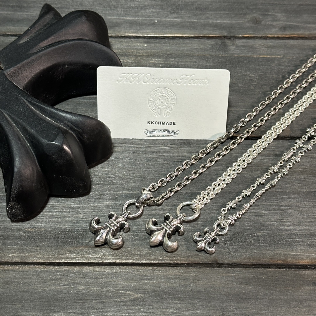 A family photo of the scout flowers.