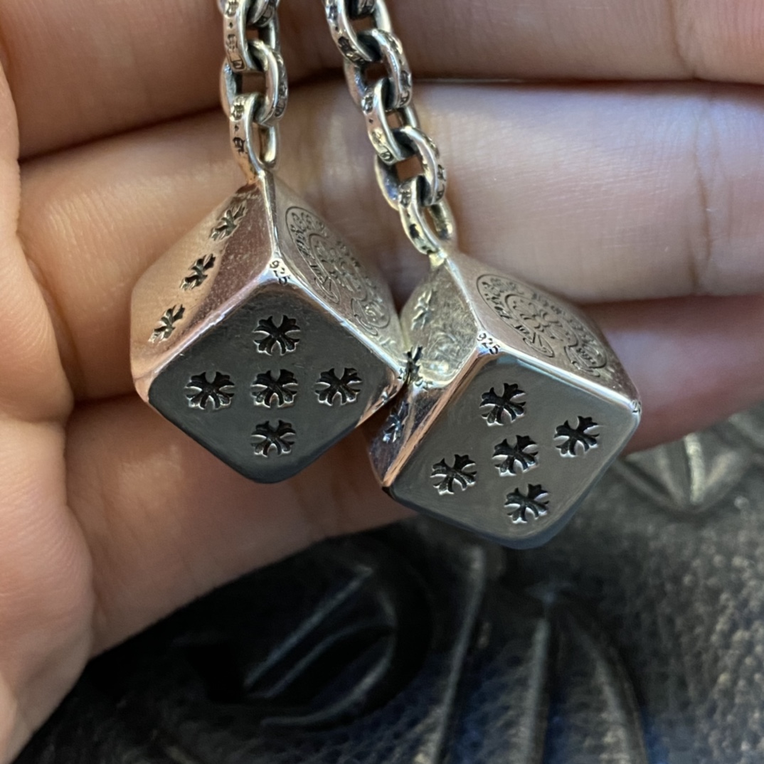 【Chrome Hearts New Dice Keychain】Colorful details.Weight 70+ grams. Perfect for pairing with jeans.Even as a bag charm. Excellent attention to detail.