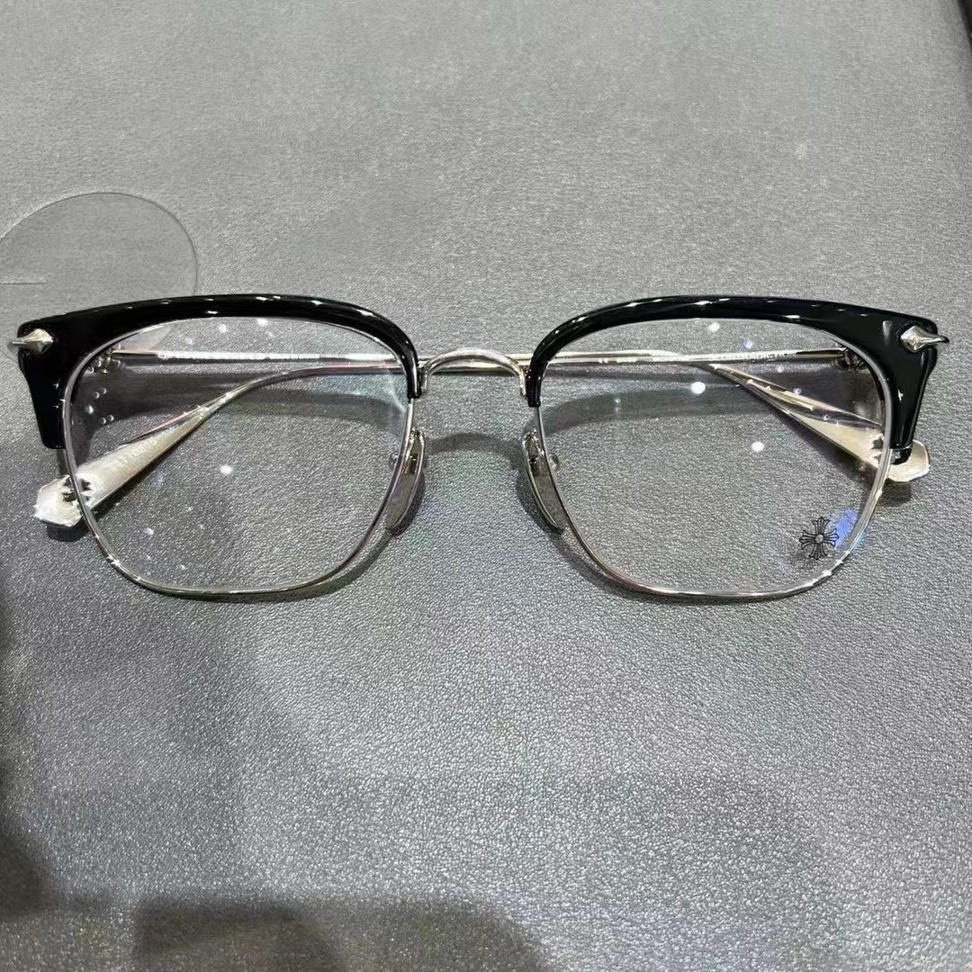 Chrome Hearts Xue Zhiqian Sterling Silver GlassesMost on the market are cheap, using the most basic acetate and metal materials, and the details are... Ours are made of 925 silver and titanium, perfectly replicating the original. From mold making a