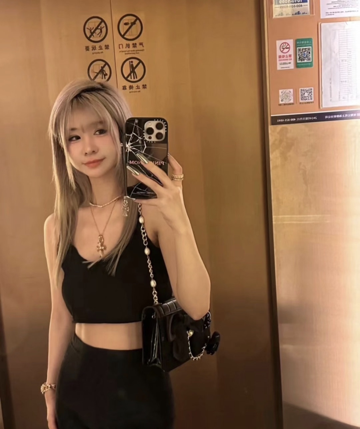 Chrome Hearts Sword Pendant Phone Charm. Purchased at the counter for ¥5900 RMB. Sold out instantly during a limited-time flash sale on the official website. Top-of-the-line phone strap, perfect for iPhones. Hand-woven from imported cowhide. I search