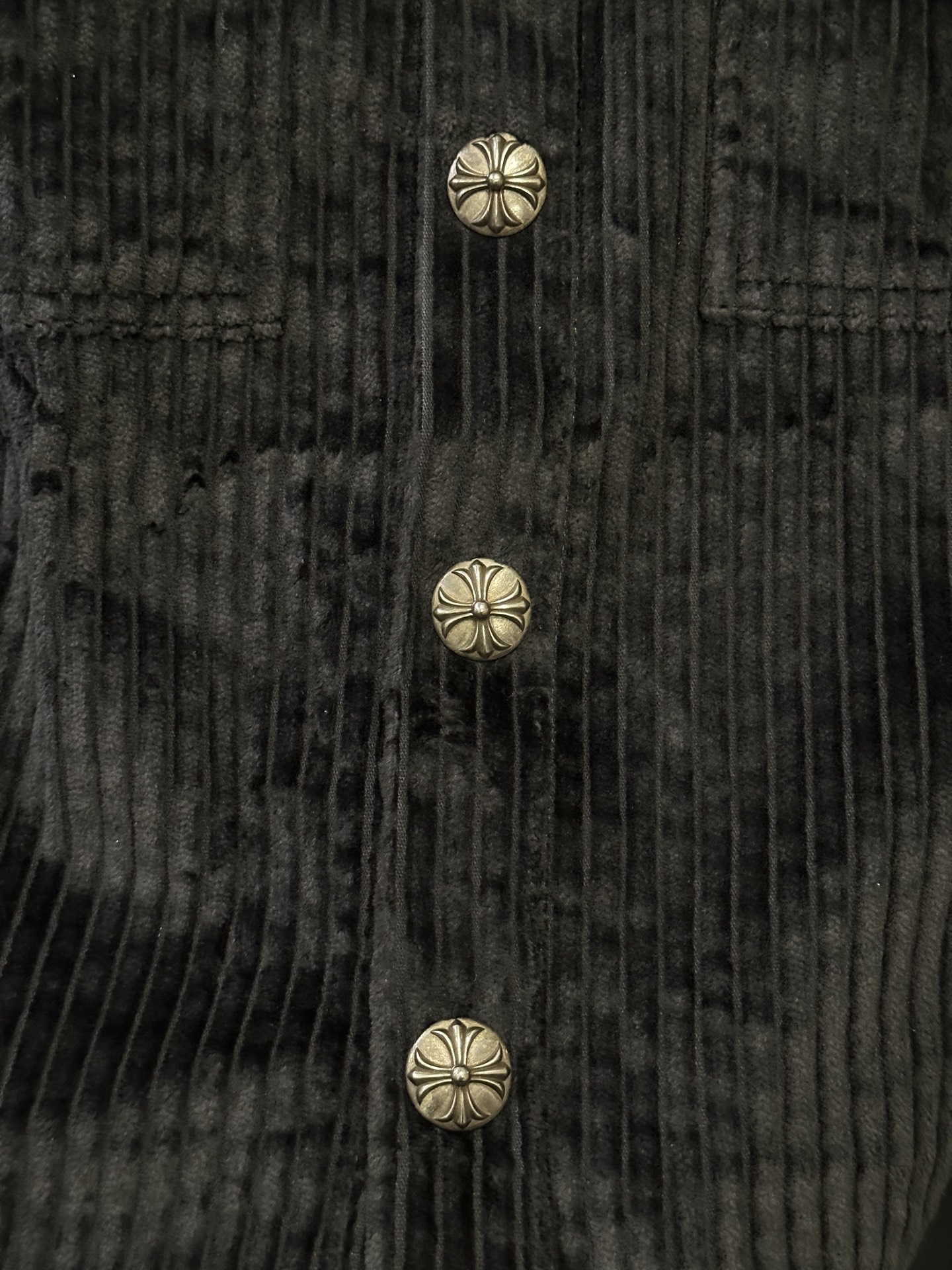 Chrome Hearts Exclusive Mattyboy Red Lips Corduroy ShirtHardware is original molded and silver-plated. Lining is identical to the authentic product.Sizes S-XL