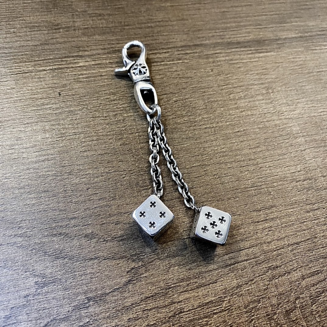 【Chrome Hearts New Dice Keychain】Colorful details.Weight 70+ grams. Perfect for pairing with jeans.Even as a bag charm. Excellent attention to detail.