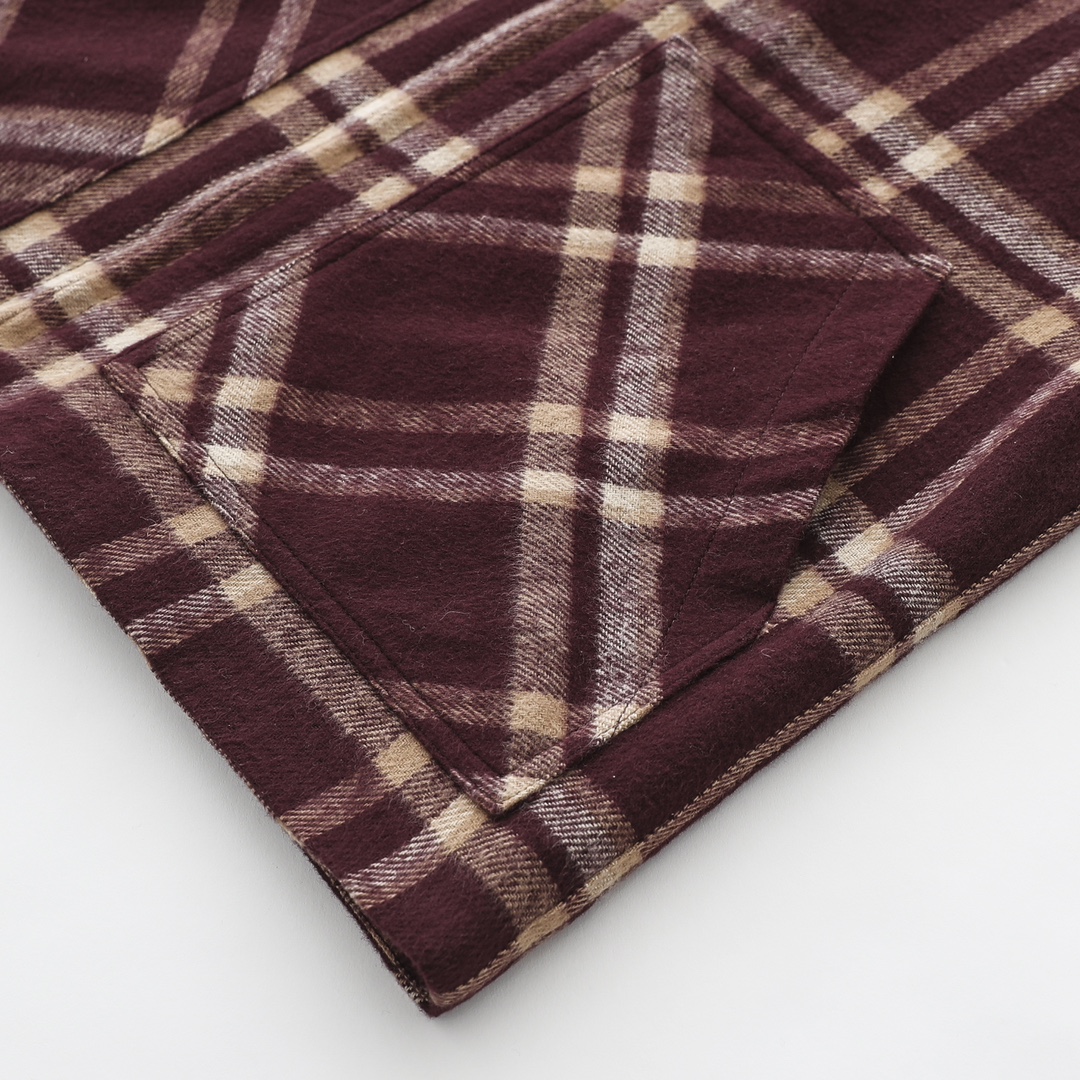 CH New style plaid shirt with lamb's wool collar. Two colors and all sizes available. Made with 11-count double-ply 240g cotton yarn (260g after washing). Laser infrared positioning. Hand-cut for perfect alignment. (Custom-woven black jacquard lining