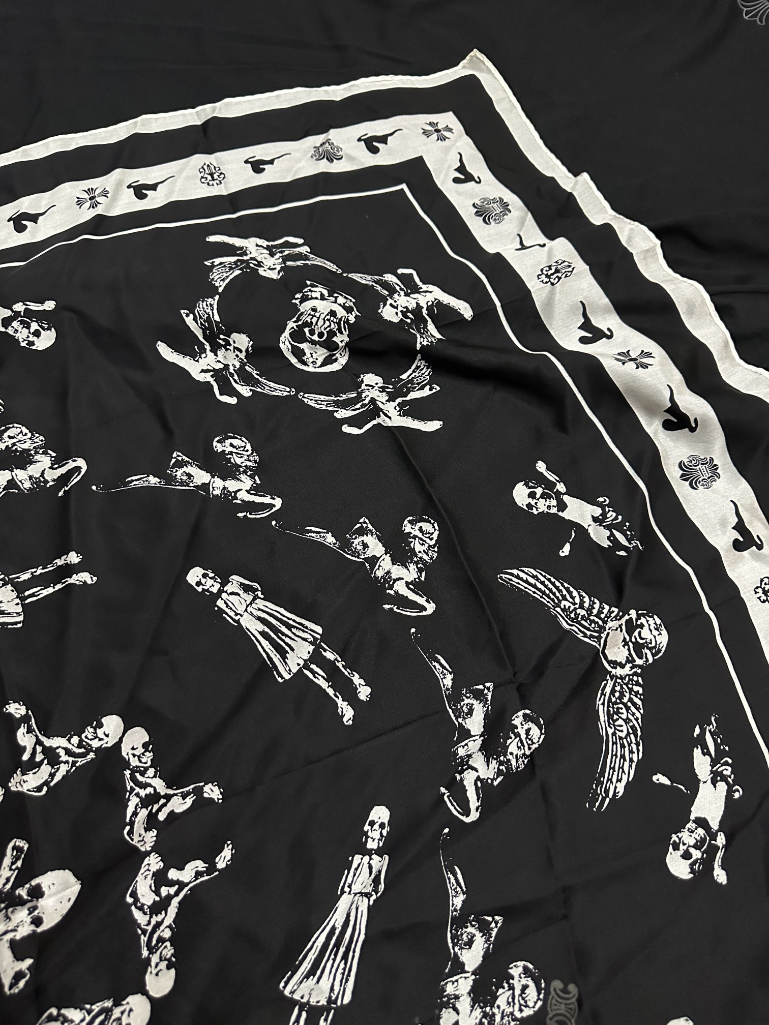 Exclusive online release of the new Chrome Hearts scarf, 6 months in the making. Every single one is of original quality. In short, everything you see is identical; the only difference is how you obtained it.