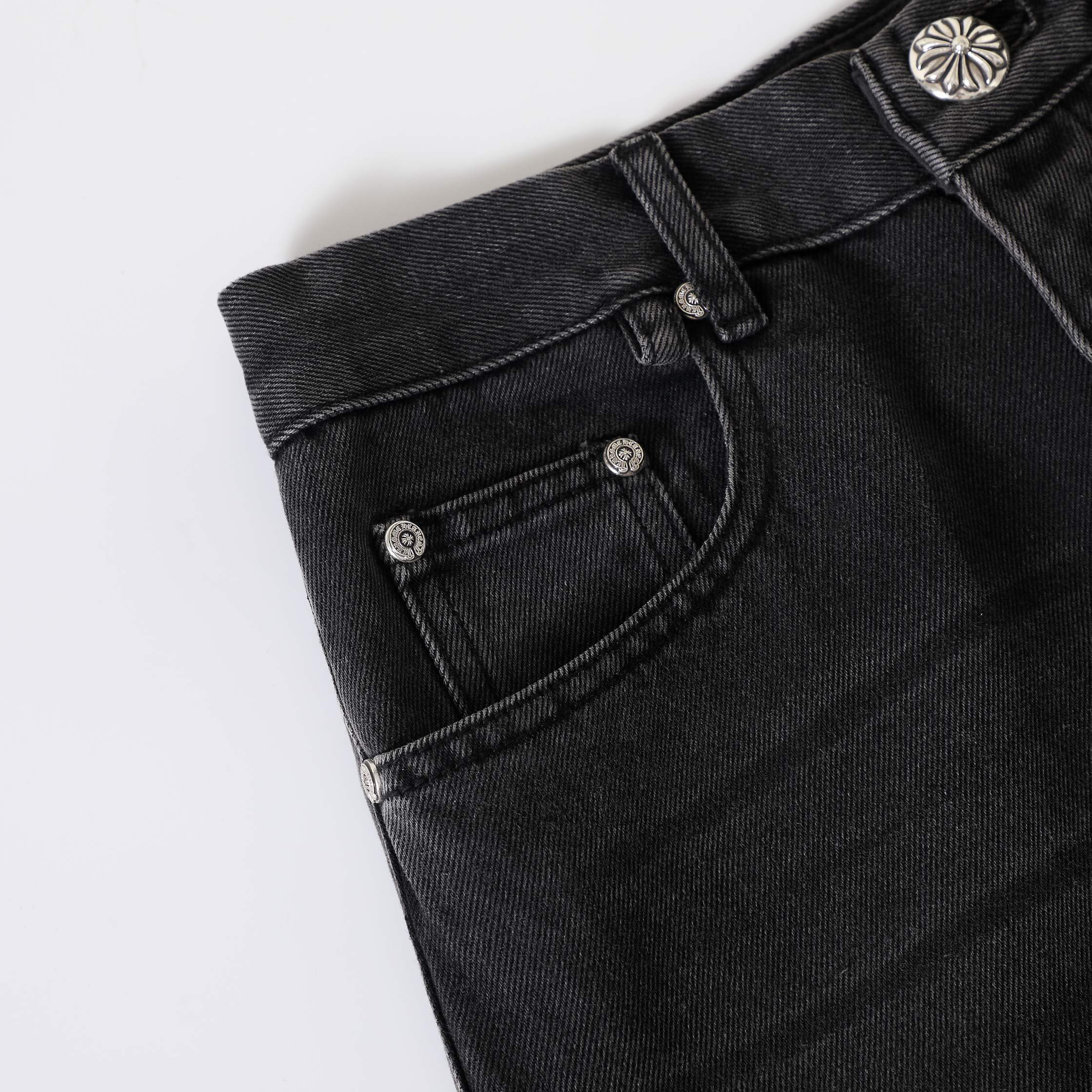 CH Limited Edition Gray Knee-Washed Jeans with Flame Design. Features a distressed, heavily washed knee design. This style is not form-fitting and can be worn as a base layer. Natural wash, comfortable and versatile. Sizes 27, 28, 30, 32, 34, 36.