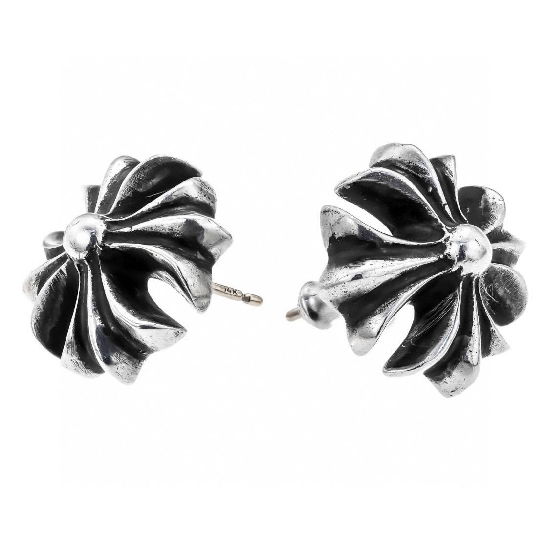 Exclusive New Arrival! Authentic product ¥4000+ (purchased for development)New Large Cross Flower Stud Earrings - Perfect Shipment! Compared to the regular small size, the large cross stud earrings are more rugged and flamboyant, eye-catching on bo