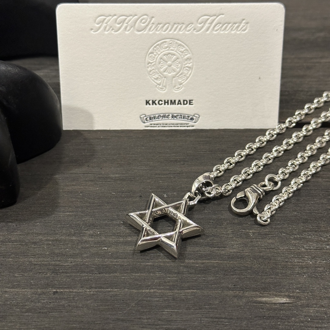 Customer order: Medium-sized six-pointed star + lobster chain