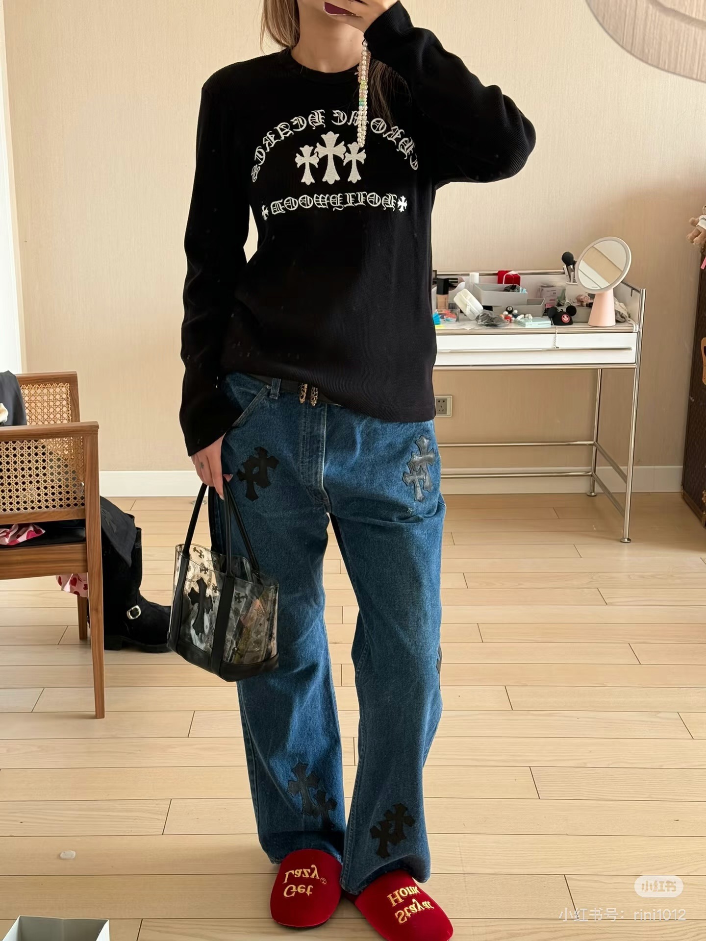 Chrome Hearts Cross Embroidered SweatshirtThe overall quality of the garment is excellent. Cross embroidery is always a top seller.Sizes: S-M-L-XL