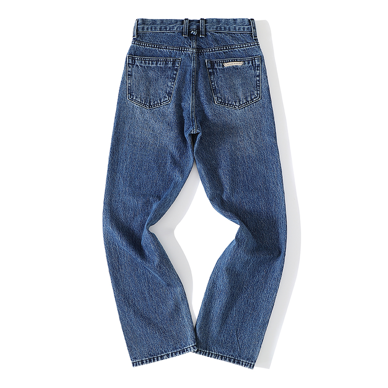 CH's new limited edition Ginza base is made of a special 14.2mm thickened cotton blue denim; the washing process involves stone milling throughout to create a classic vintage effect, with partial hand rubbing and no bleaching, resulting in clear patt