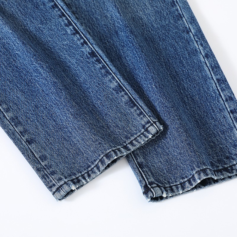 CH's new limited edition Ginza base is made of a special 14.2mm thickened cotton blue denim; the washing process involves stone milling throughout to create a classic vintage effect, with partial hand rubbing and no bleaching, resulting in clear patt