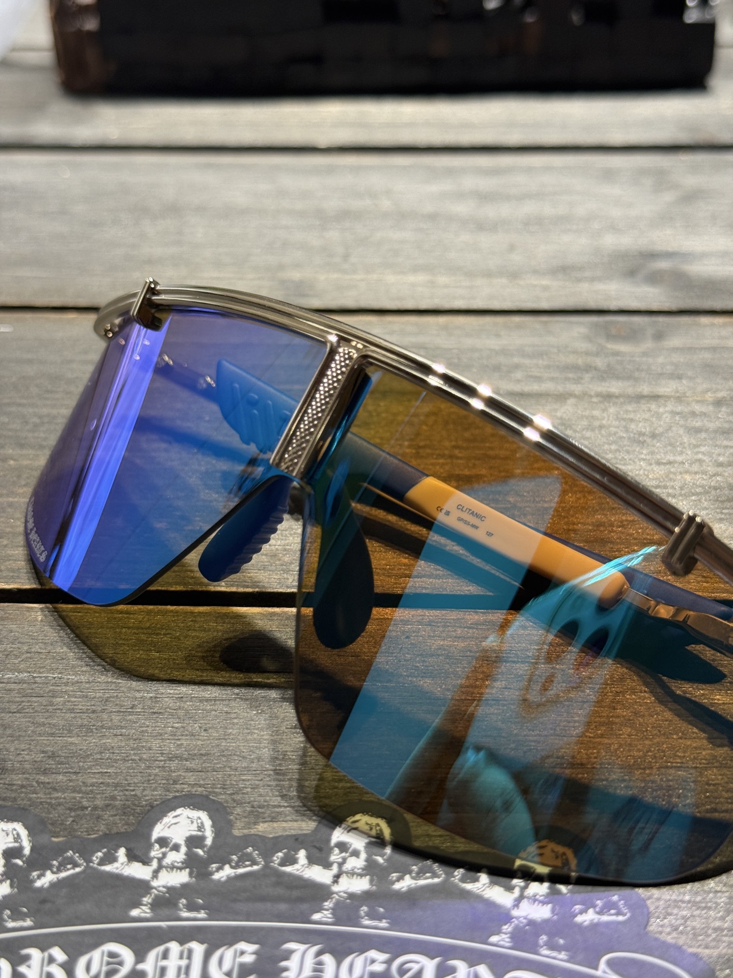 Exclusive❗CH-specific collector's edition cycling glasses. Top-notch craftsmanship surpasses all other versions on the market. It's the only one❗