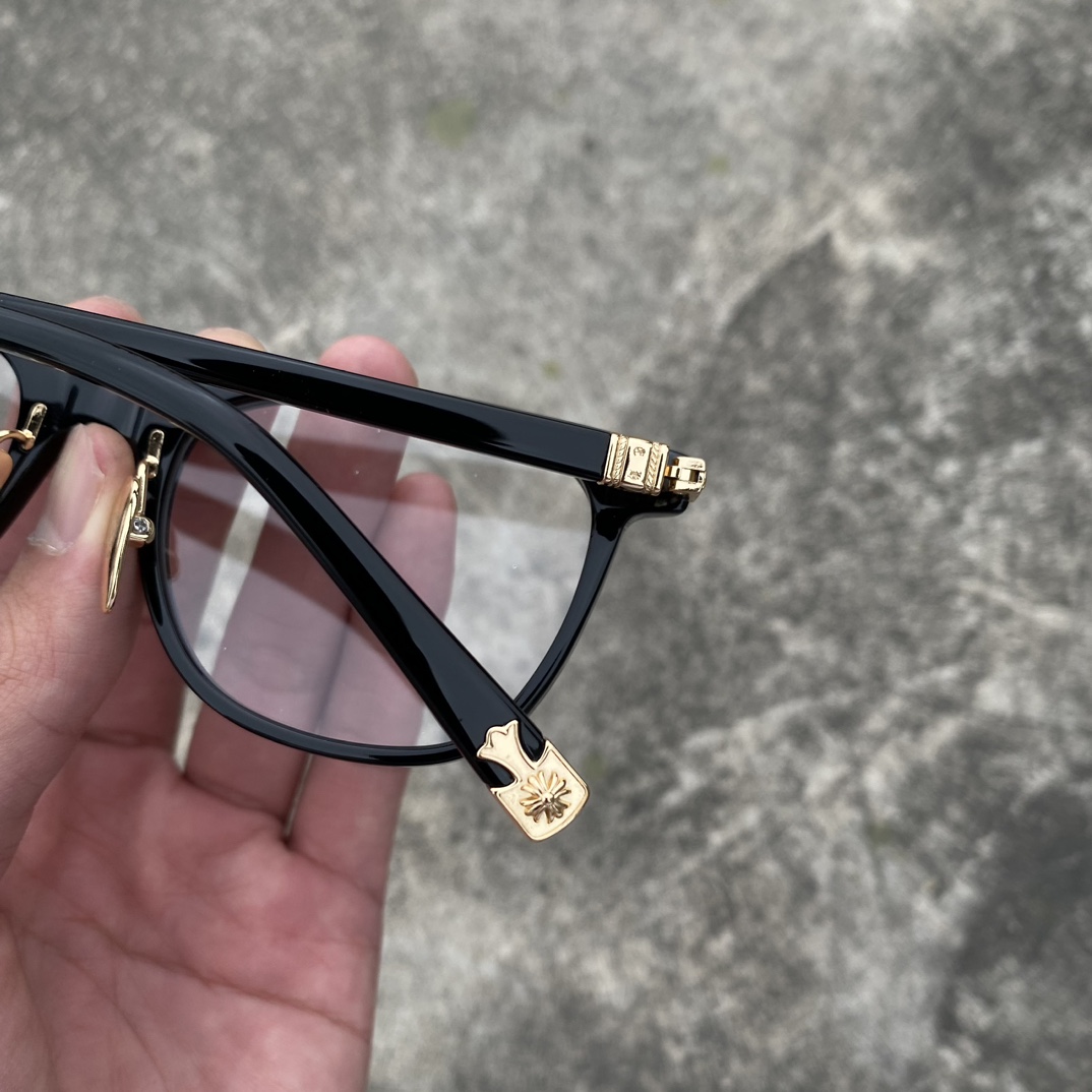 Chrome Hearts Gold Cross Flower EyeglassesChrome Hearts is the epitome of luxury. Their intricate craftsmanship and design exude sophistication. A universally flattering style, these glasses are elegant, clean-cut, and refined, perfect for both for