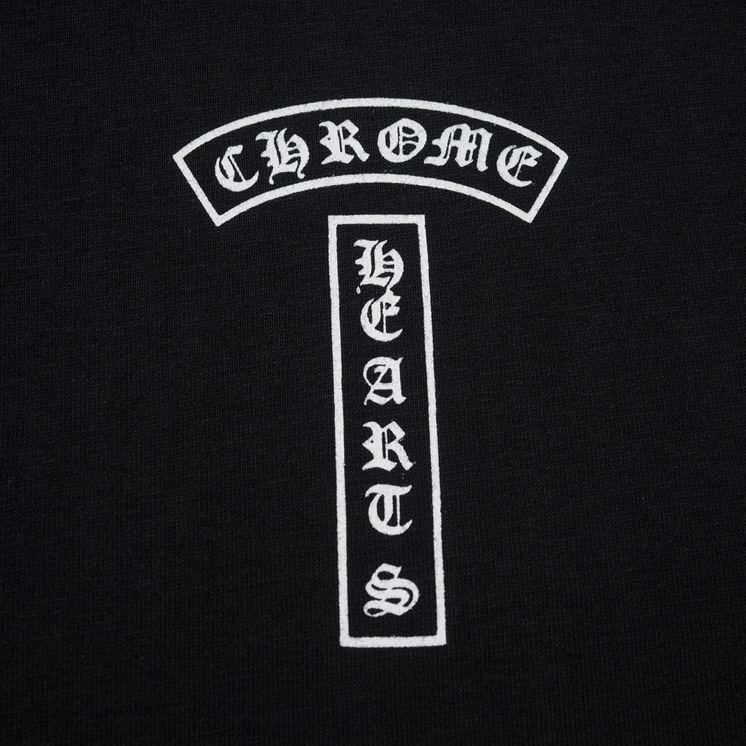 CH Chrome Hearts 24SS Sanskrit Print Polo ShirtMade from custom-woven and dyed 220g pure cotton, soft and comfortable to the touch, very skin-friendly, versatile and simple. The collar and chest prints use imported ink for 3D printing with consiste