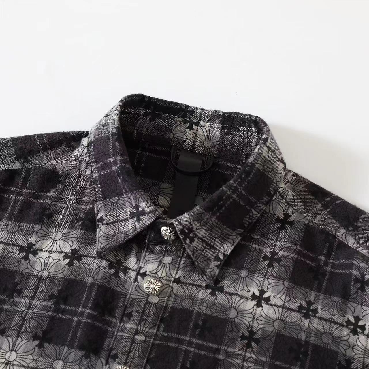 CH jacquard custom-woven shirt jacket. Original version 15,000 RMB. After fabric analysis, the fabric was ordered over 3 months in advance for better results. [fireworks emoji] The entire garment is laser-cut to match the pattern. [fireworks emoji] T