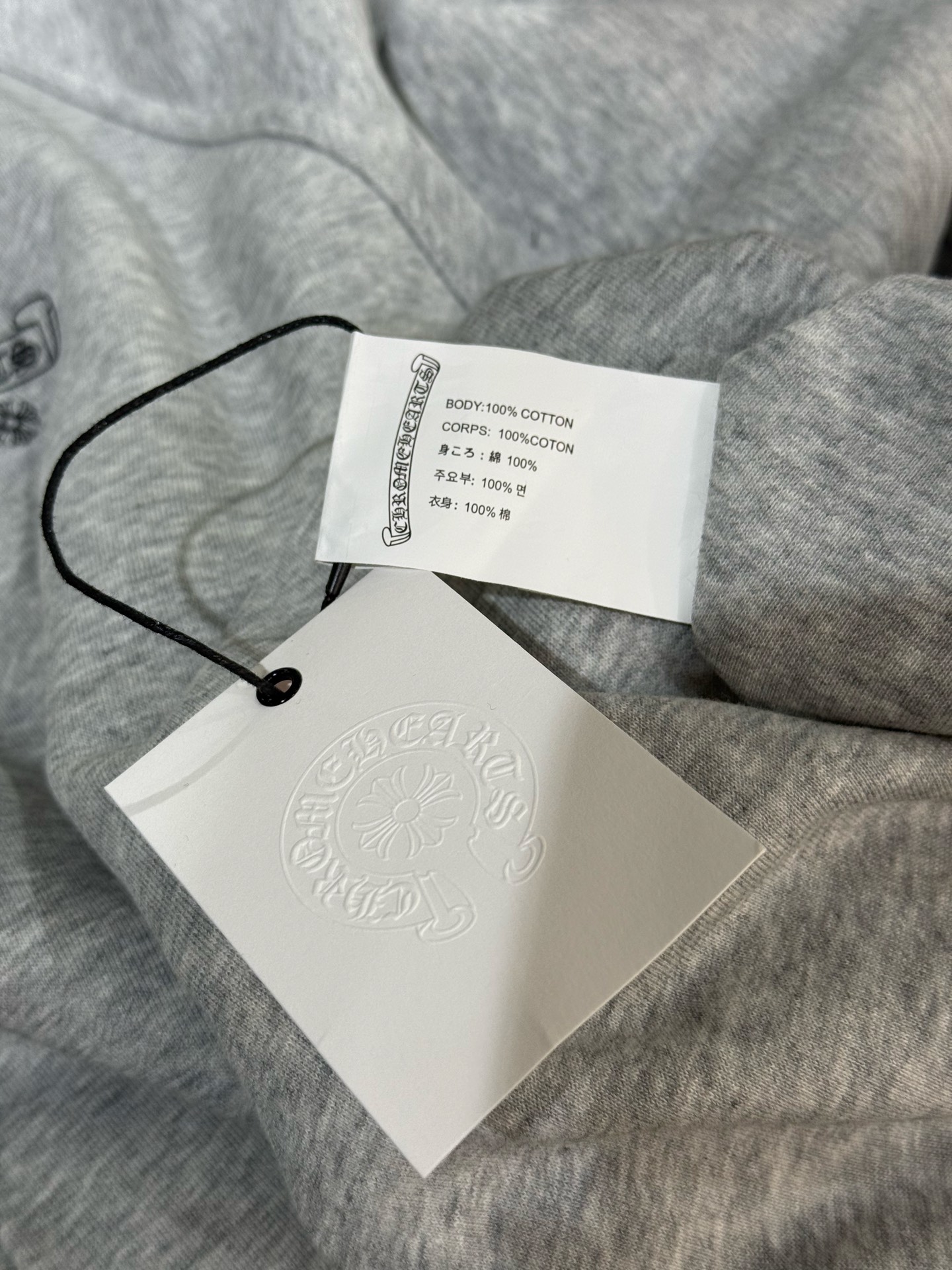 CH New Reversible Hooded Cotton JacketBoth sides are wearable, extremely cost-effectiveOne jacket is enough for winter (one layer of gray knit lining, two layers of inner fabric, one layer of down cotton)Sizes: S, M, L