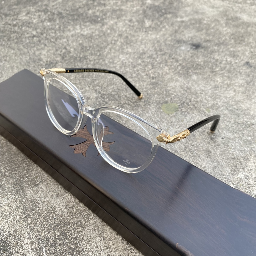 CH Transparent Gold Cross Flower GlassesA super popular pair, identical to the original, with high-quality nose pads and meticulous attention to detail. Exclusive hand-engraved lettering. Only a few hundred yuan!Glasses are personal items; we do