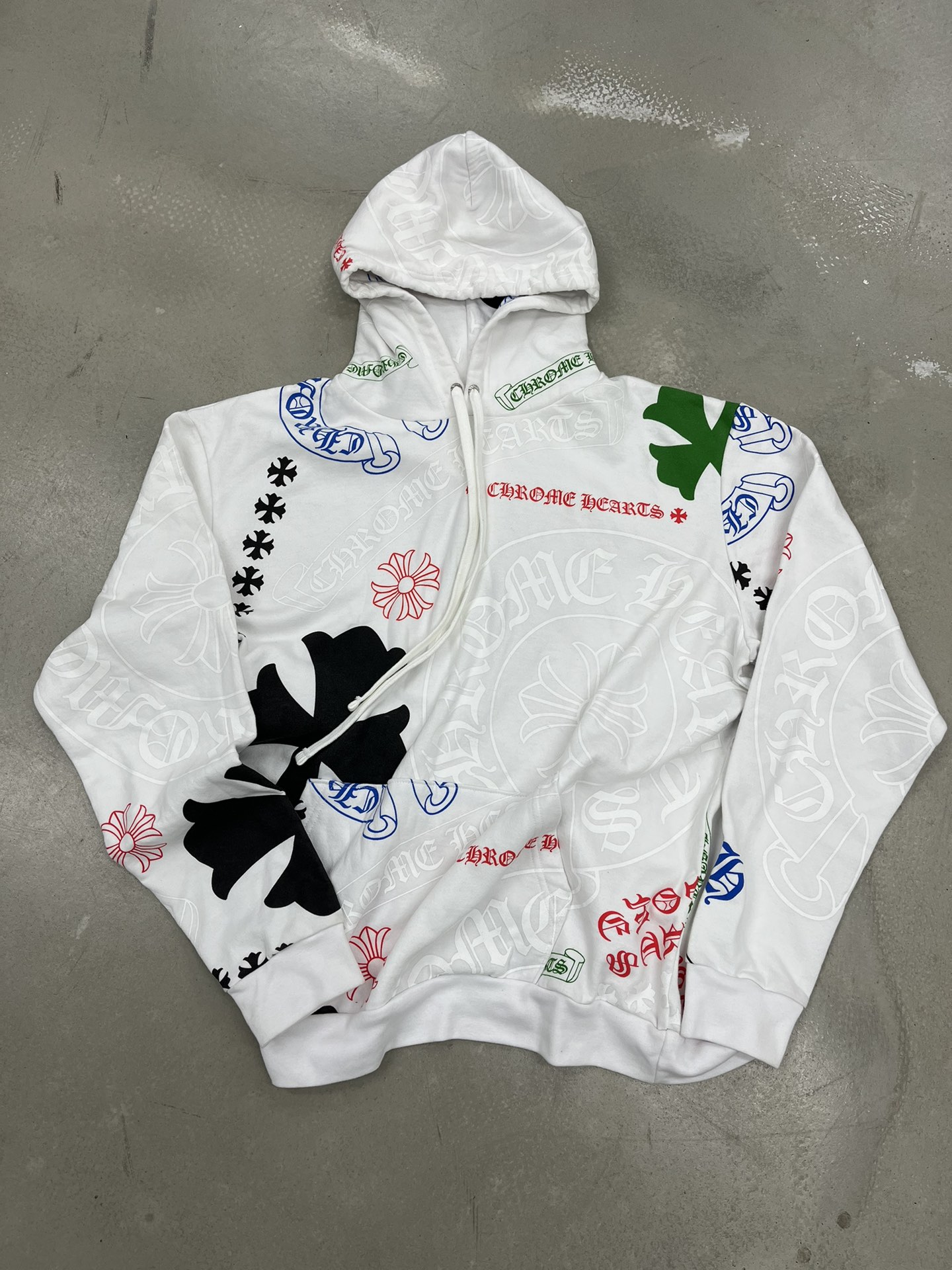 Chrome Hearts official website exclusive white hoodie. Purchased from Xianyu (a second-hand marketplace) for ¥8500 for research and development. All details are flawless compared to any other version. Officially priced at over ¥7000, but I couldn't g