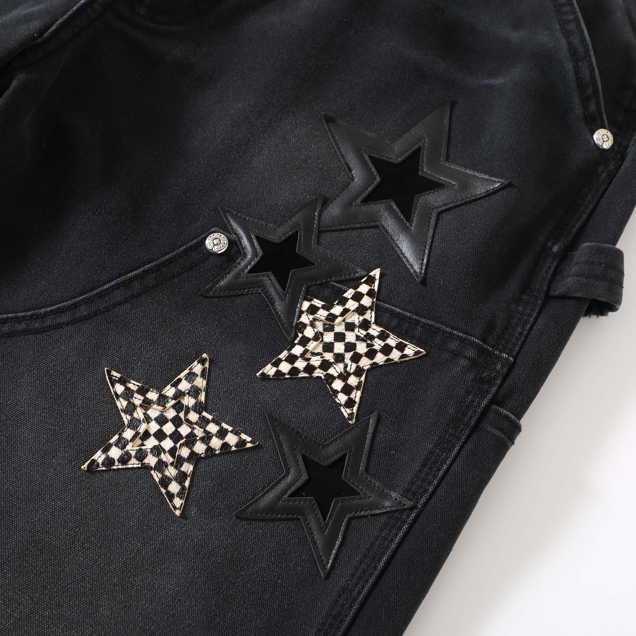 CH Las Vegas Exclusive - Extremely rare and hard to find on the market. Original version, these pants cost over 150,000 RMB, and even those sizes are hard to come by. After five months of production, they're finally here! They feature the exact same