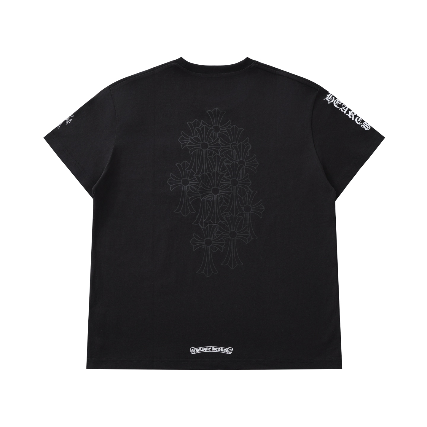 CH's new Phantom Cross Short-Sleeve T-Shirt. Available in two colors and all sizes. Made of 230g 26-knit cotton with a garment-wash finish. The print uses an ink-printing process. Custom-made accessories. High-quality craftsmanship from a reputable m