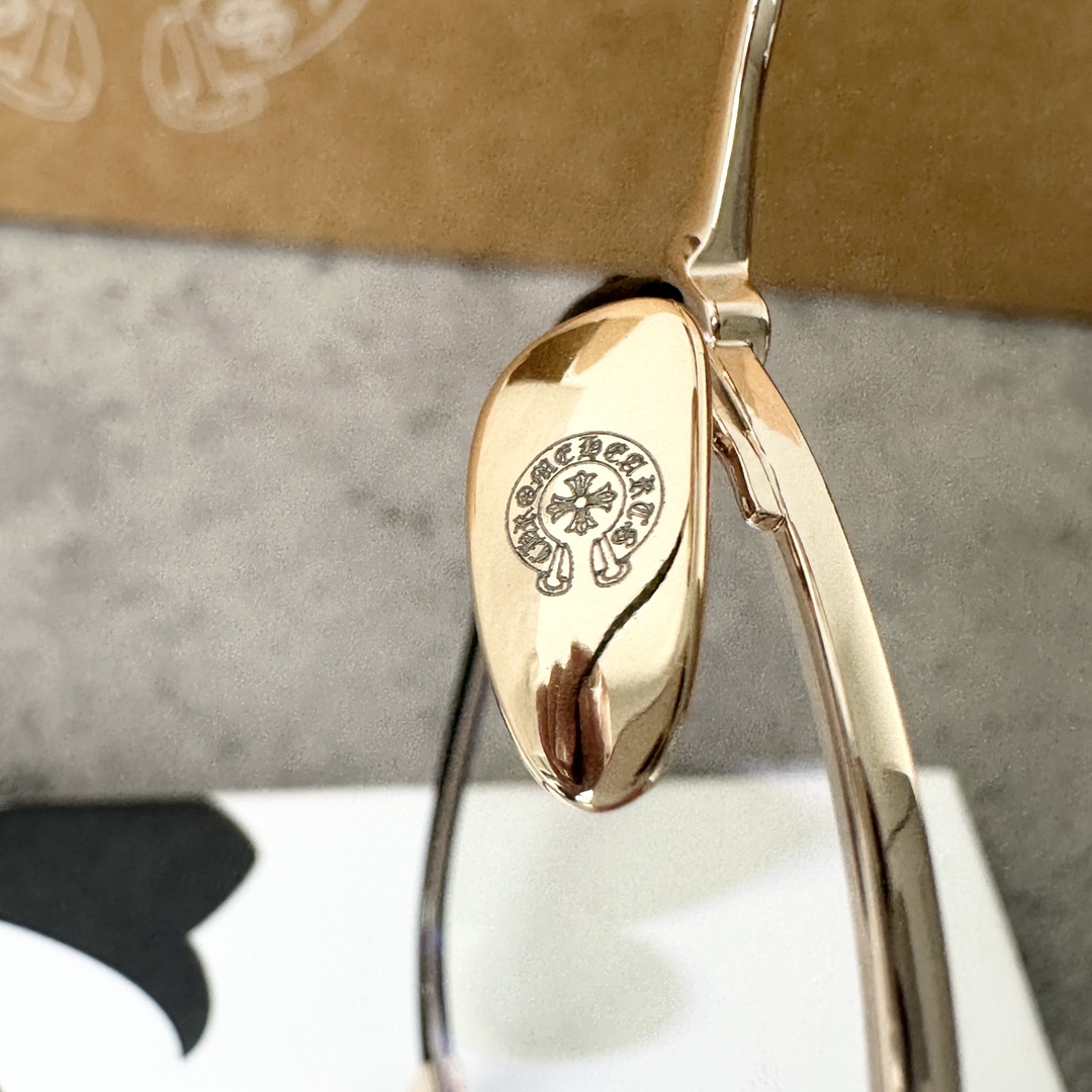 Chrome HeartsGAG Sterling Silver Eyeglasses FramesExclusive online, Black and Gold, Italian Imported MaterialsFour-color glasses, first batch limited stock available. Original price ¥12400 (authentic), ¥9300 (VIP). 925 Sterling Silver FramesT