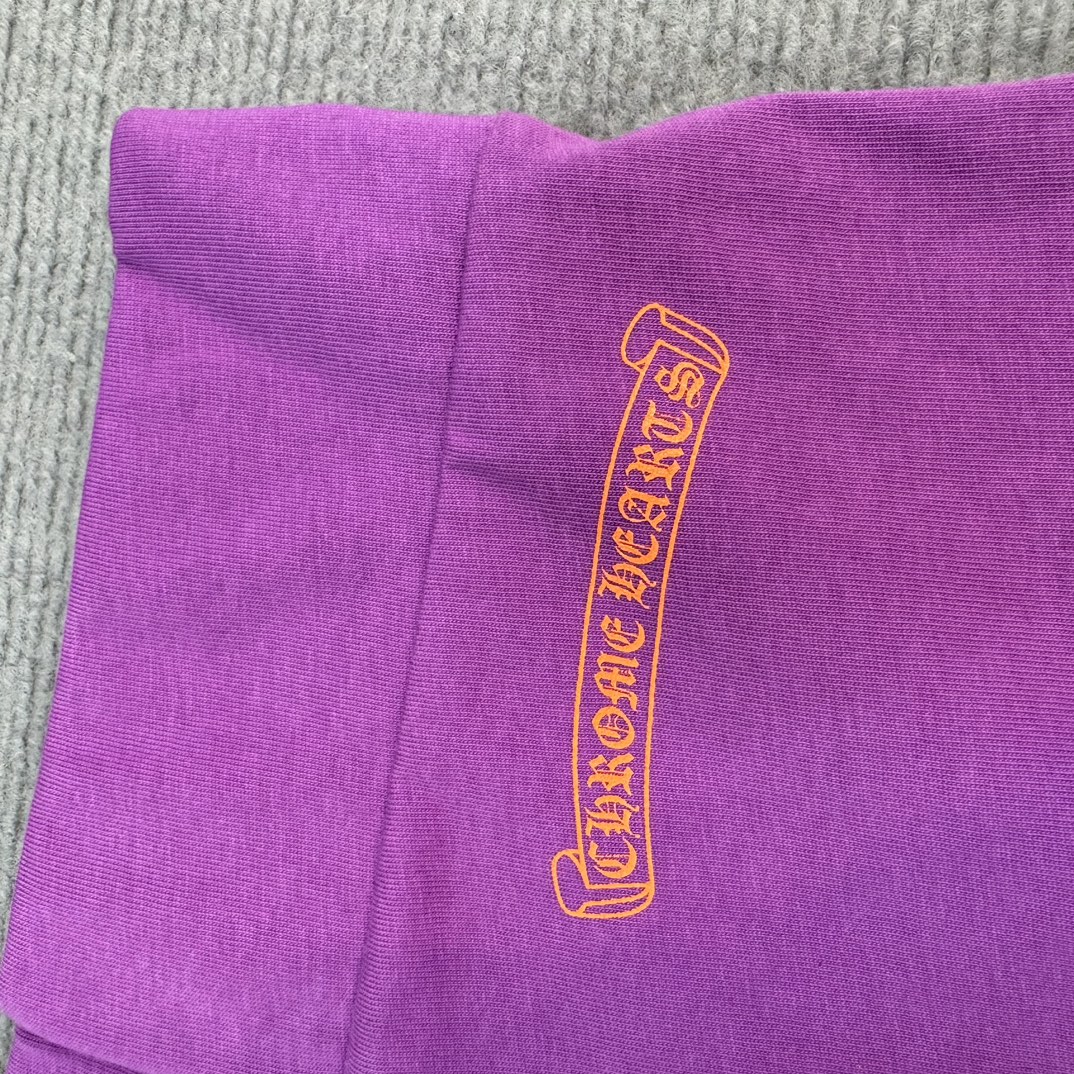 Chrome Hearts latest purple dress. Made of 180g pure cotton fabric with custom-dyed fabric and imported ink 3D printing, unlike other mismatched versions on the market. In stock and ready to ship. Sizes: S, M, L