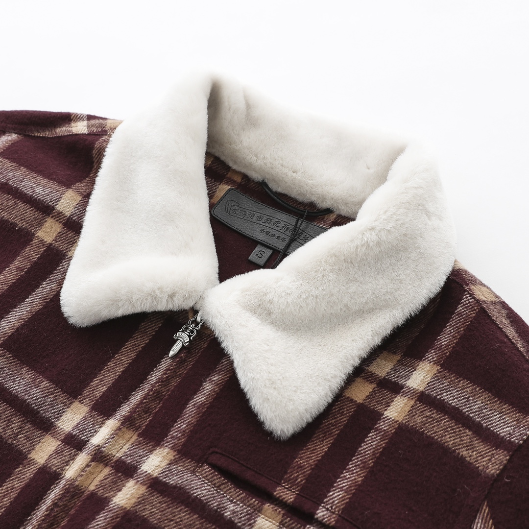 CH New style plaid shirt with lamb's wool collar. Two colors and all sizes available. Made with 11-count double-ply 240g cotton yarn (260g after washing). Laser infrared positioning. Hand-cut for perfect alignment. (Custom-woven black jacquard lining