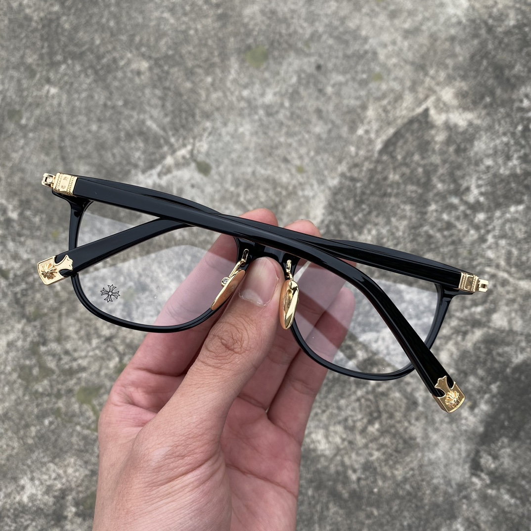 Chrome Hearts Gold Cross Flower EyeglassesChrome Hearts is the epitome of luxury. Their intricate craftsmanship and design exude sophistication. A universally flattering style, these glasses are elegant, clean-cut, and refined, perfect for both for