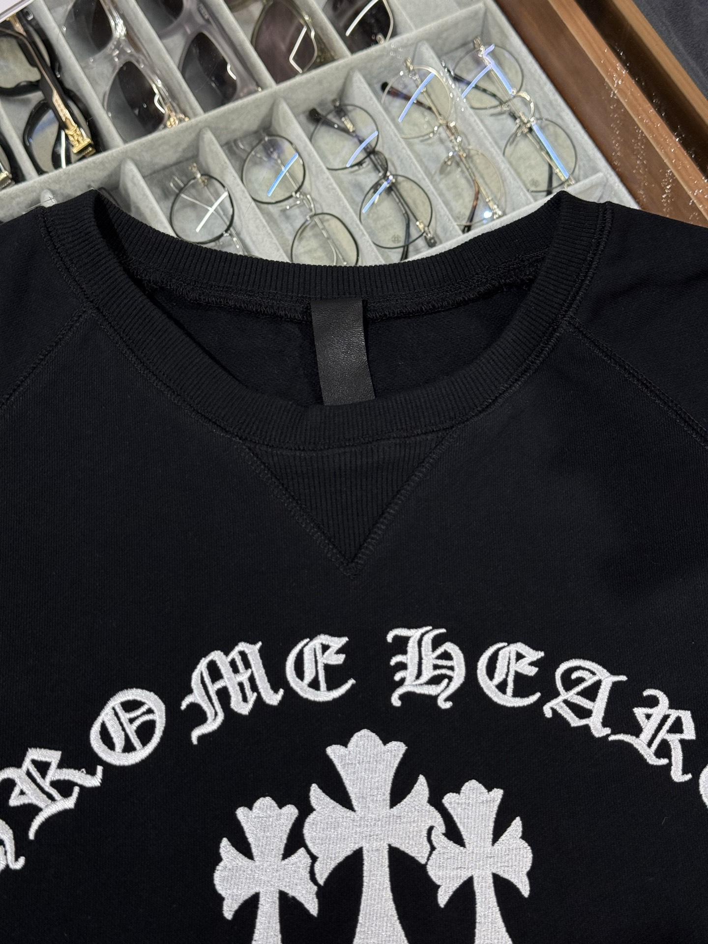 Chrome Hearts Cross Embroidered SweatshirtThe overall quality of the garment is excellent. Cross embroidery is always a top seller.Sizes: S-M-L-XL
