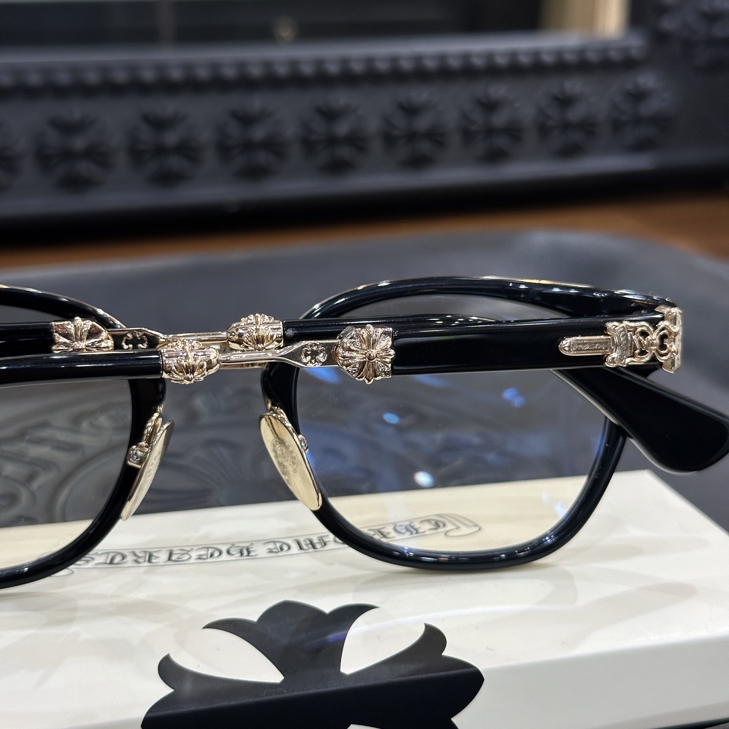 Chrome Hearts Eyeglasses FramesModel: DUCK BUTTERSize: 52 (21-152)Three Colors: Black/Silver, Black/Gold, Transparent Gold