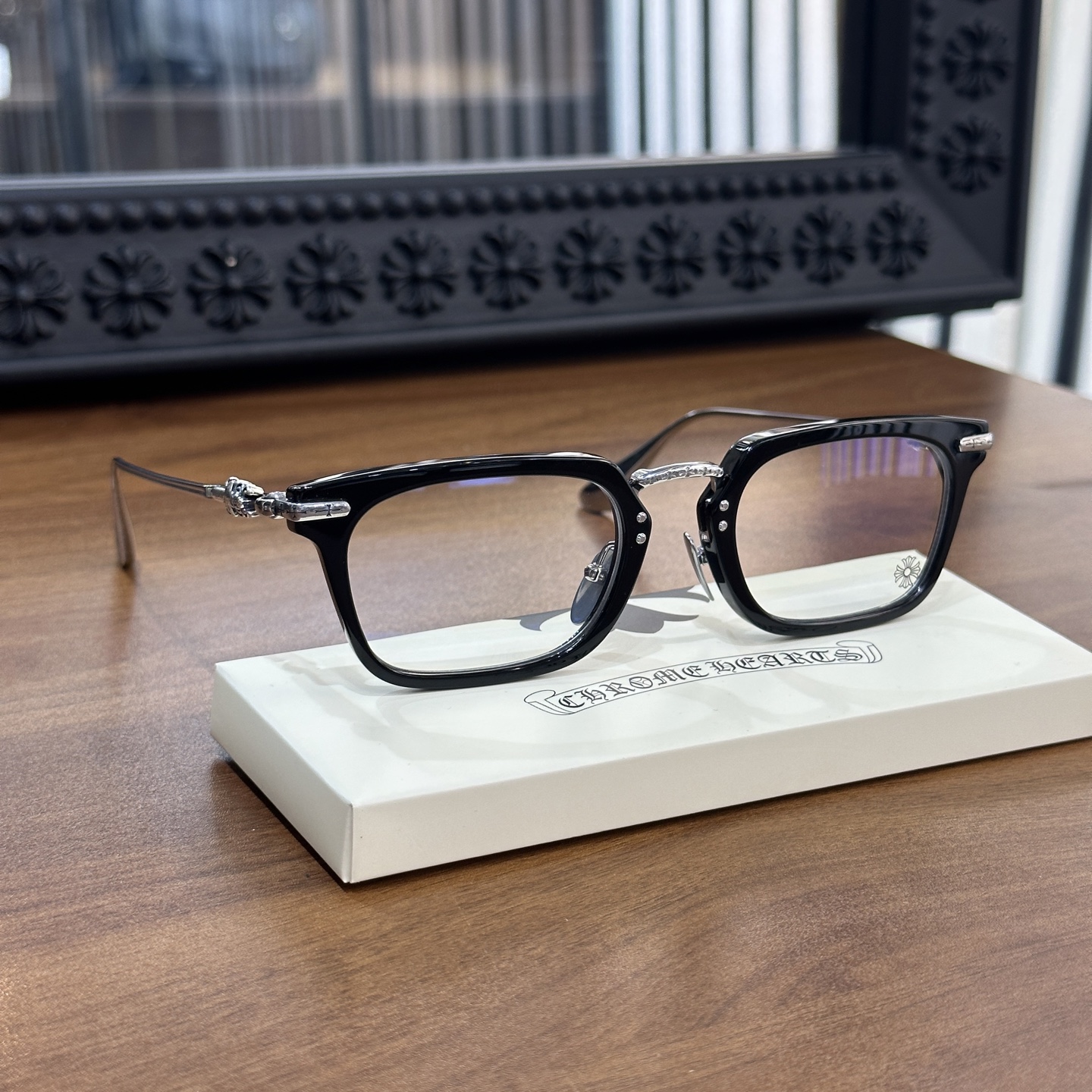 CH Sword Eyeglasses Model: CLOACOSize: 53-22-145