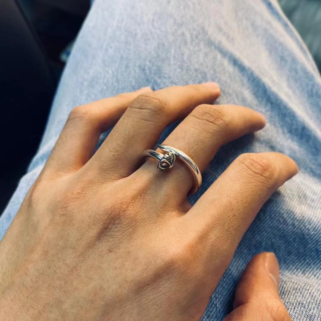 𝐂𝐡𝐫𝐨𝐦𝐞 𝐡𝐞𝐚𝐫𝐭𝐬 Nail RingTwo styles available: floral head nail and flat head nail925 sterling silver with an antique finish. Original purchase and redesigned.Chance of passing a Y-version. Easily save 2000.