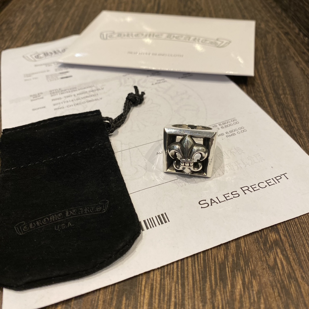 Chrome HeartsTop-Quality Domestic Version: Hollowed-Out Scout Flower RingAuthentic Design, High-Quality Antique and Engraving, Oxidized TextureYears of Refinement, No Further Modification Needed. Original Camera Photos. This hollowed-out cross