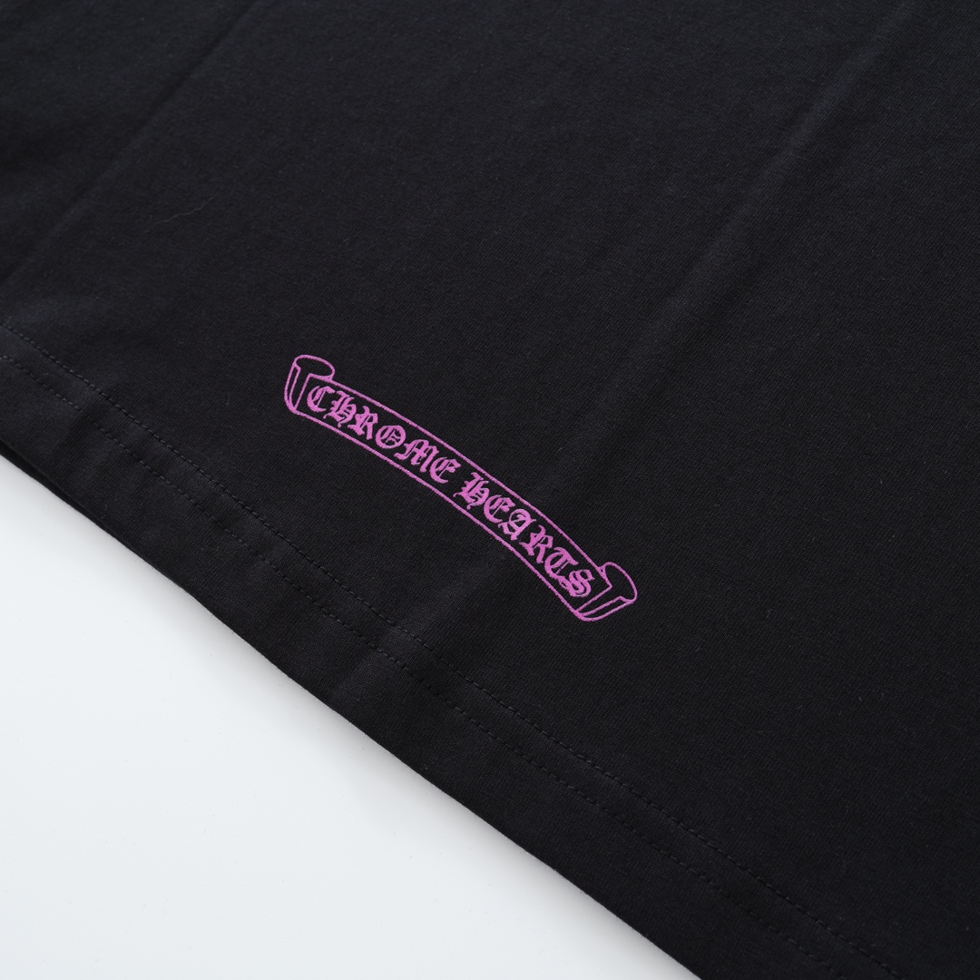 CH's new Sanskrit print long-sleeved shirt with collar. Available in three colors and all sizes. Original Hong Kong import, purchased for 8399. Made of 220g 100% cotton. The print uses a foaming process. Custom accessories. High-quality workmanship f