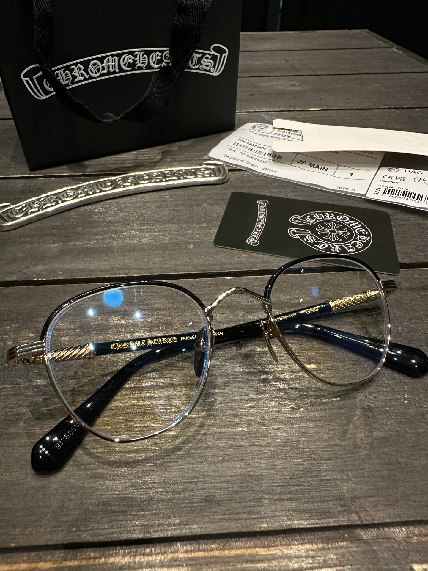 Chrome Hearts GAG EyeglassesExclusive silver version GAG eyeglasses, perfectly replicating details.We previously made a batch of silver version glasses, and recently some customers have been requesting them again.So we're making another batch!