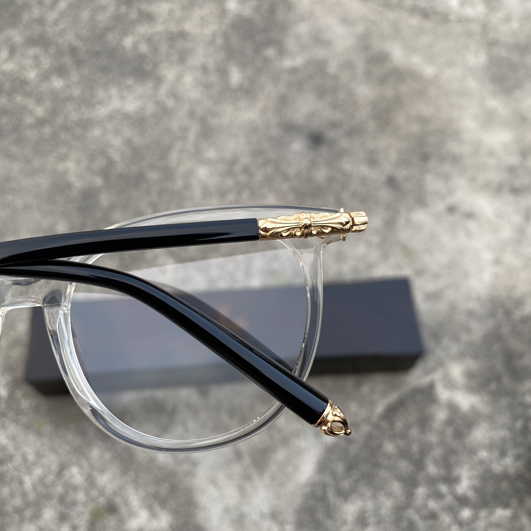 CH Transparent Gold Cross Flower GlassesA super popular pair, identical to the original, with high-quality nose pads and meticulous attention to detail. Exclusive hand-engraved lettering. Only a few hundred yuan!Glasses are personal items; we do