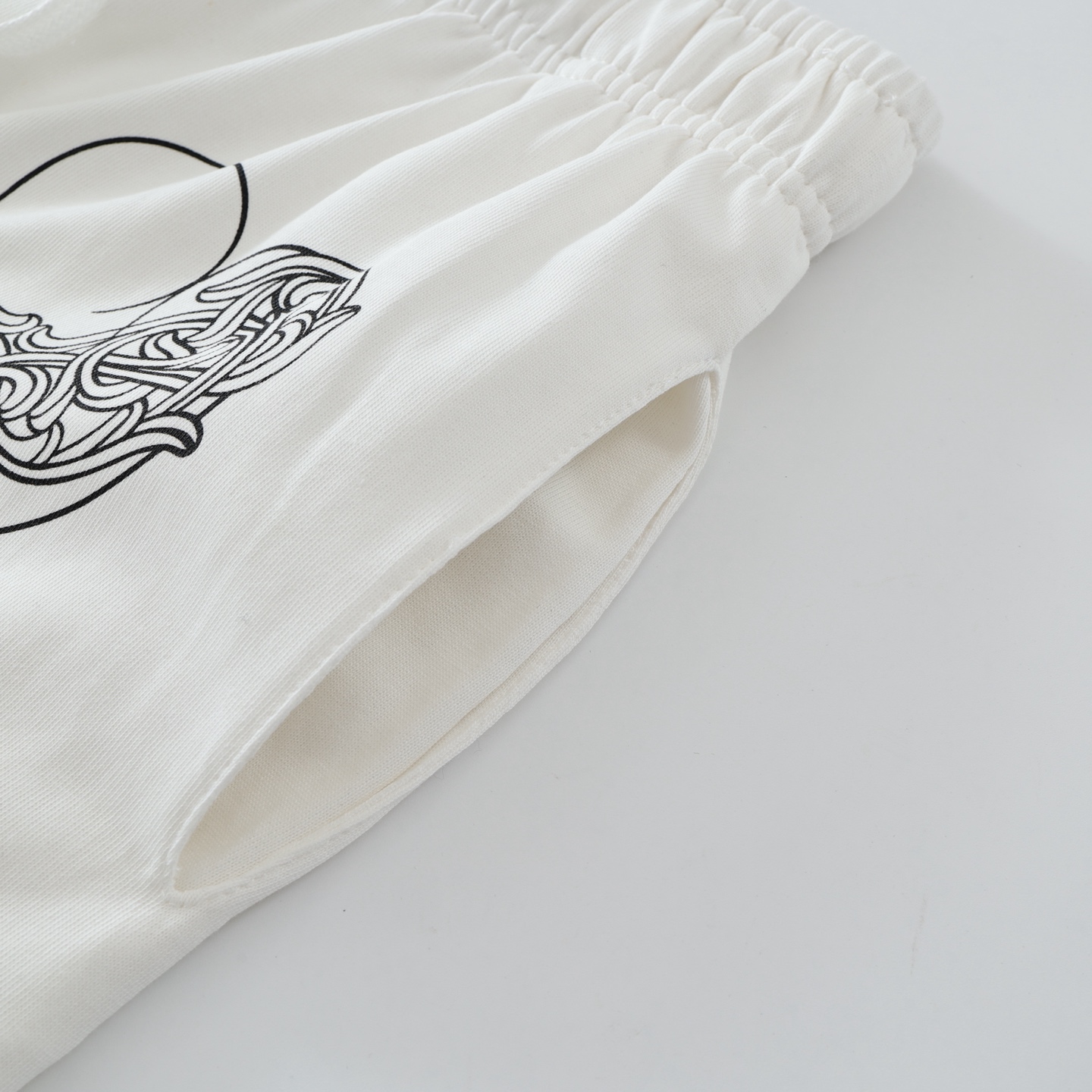 CH DeadlyDoll comic book trousers, white. All sizes available. Originally purchased from Hangzhou Guozhuan for 12,800 RMB. Made of 350g knitted cotton. Printed with imported plastisol technology. Custom metal drawstring closure. Loose fit. Unisex. Ex