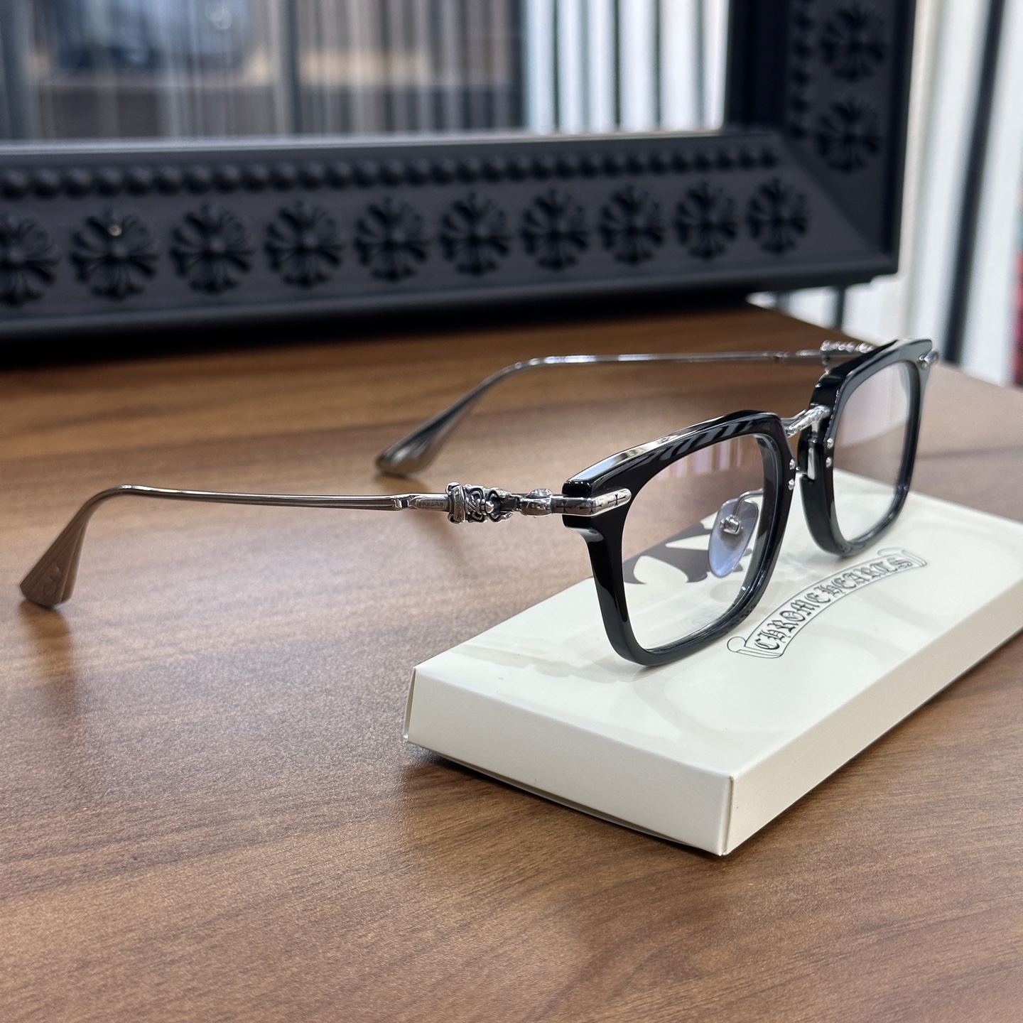 CH Sword Eyeglasses Model: CLOACOSize: 53-22-145