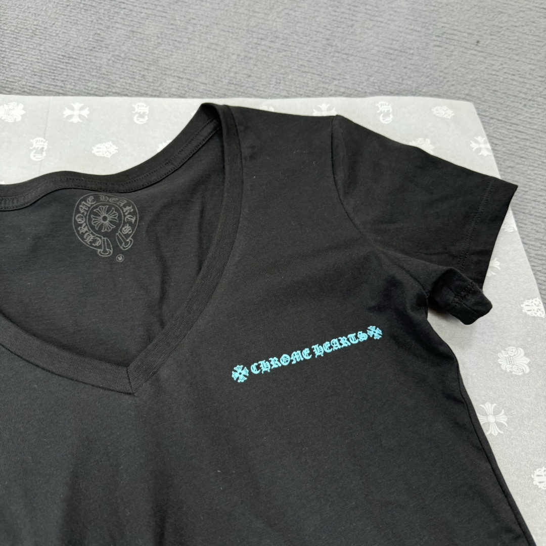 Chrome Hearts Popular V-Neck Women's Blue Letter Print Short-Sleeve T-ShirtMade from custom-dyed Yb pure cotton, soft and delicate, with matching neckline sizesSizes: S M L