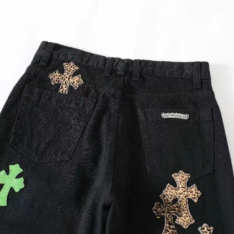 Green checkered cross pattern trousers. This style took six months of development, as it required considerable time to master the details! Many customers have inquired about our products, and I believe it's not that they can't afford the original, bu
