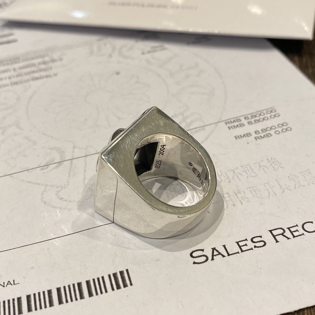 Chrome HeartsTop-Quality Domestic Version: Hollowed-Out Scout Flower RingAuthentic Design, High-Quality Antique and Engraving, Oxidized TextureYears of Refinement, No Further Modification Needed. Original Camera Photos. This hollowed-out cross